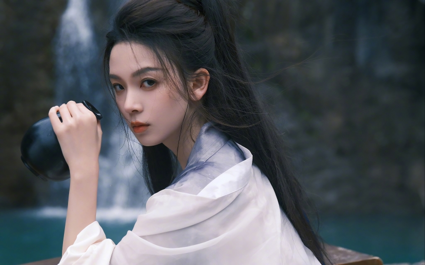 微  尘   林旭埜